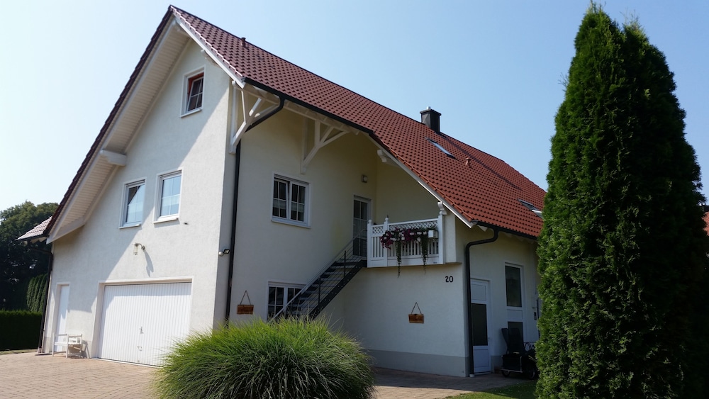 Nice, Bright Holiday Apartment In The Middle Of Naherhohlungsgebiet - Bavaria