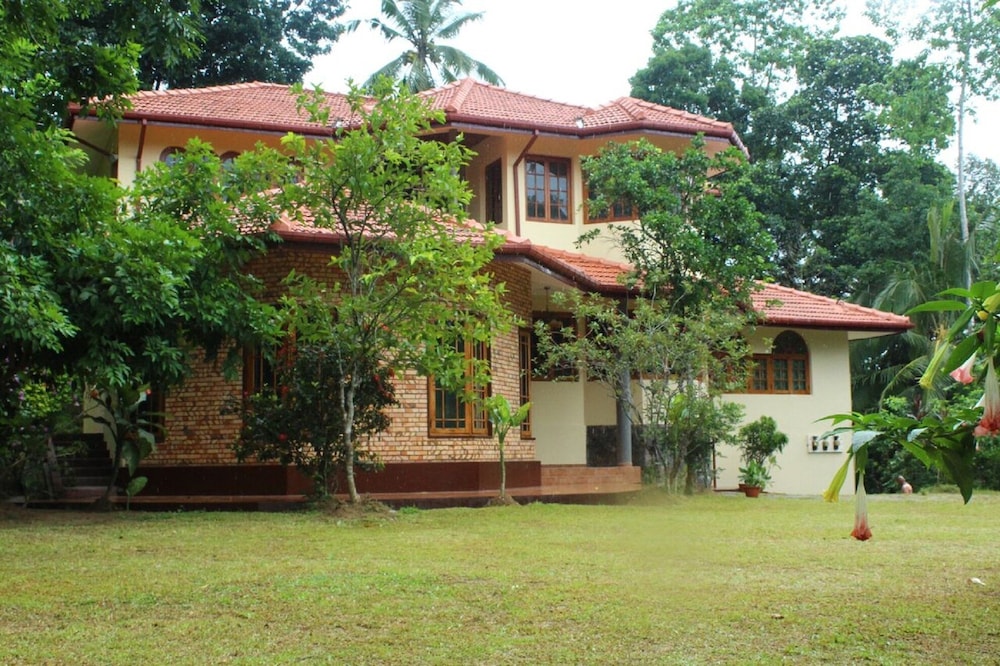 Tranquila Casa De Vacaciones No Muy Lejos Del Jardín Botánico De Peradeniya En Kandy - Kandy