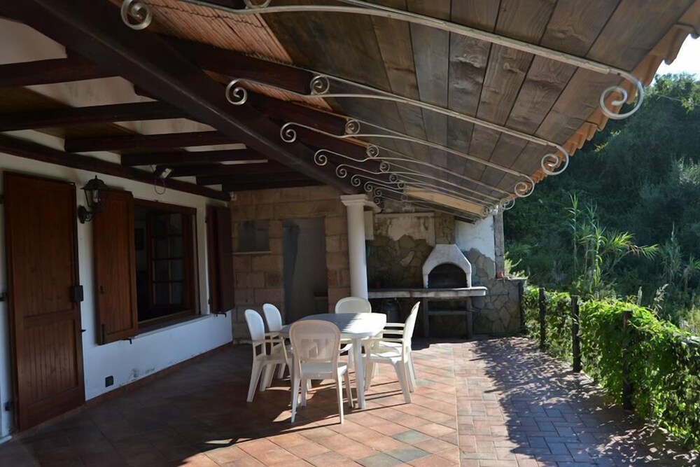 Bosa: Appartamento Indipendente In Villa Bifamiliare Con Giardino E Piscina - Provincia di Oristano