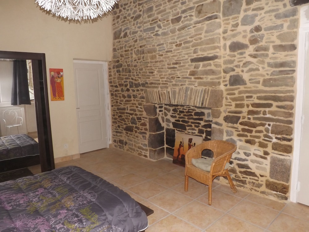 Urban Premium Ground Floor Cottage For 2-6 Pers Historic Fougeres, Label House Of Fr. - Fougères