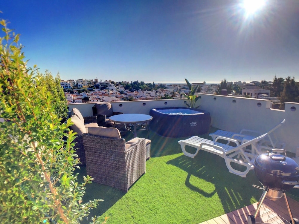 2 Schlafzimmer Apartment In Ferragudo, Private Dachterrasse Mit Whirlpool Und Aussicht - Portimão