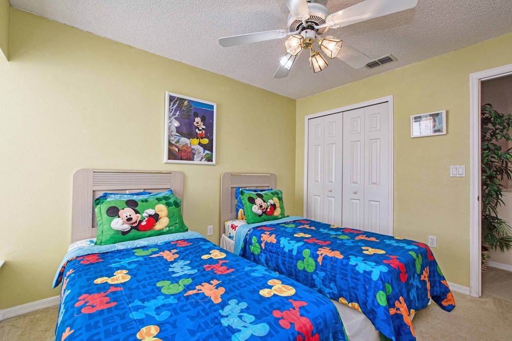 Disney Themed Villa Lakeside Private Heated Pool 4 Bed Only 3 Miles To Disney - Florida