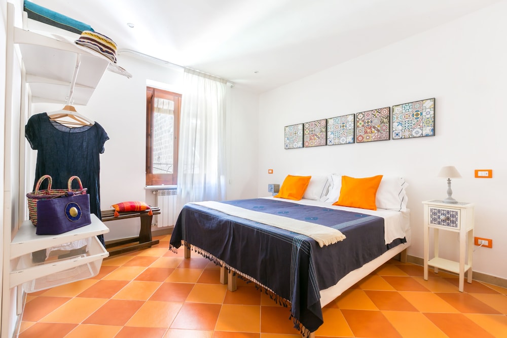 Family Home With Terrace -New In Sorrento Old Town With Wifi,a/c,solarium. - Sorrento