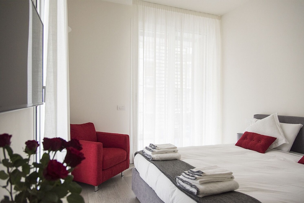 Design &  Center New Red Apartment - Milano