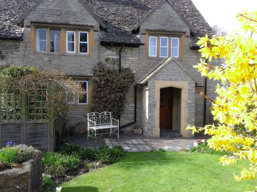 Enchanting 17th Century Cotswold Cottage In The Beautiful Village Of Bretforton - Cotswolds