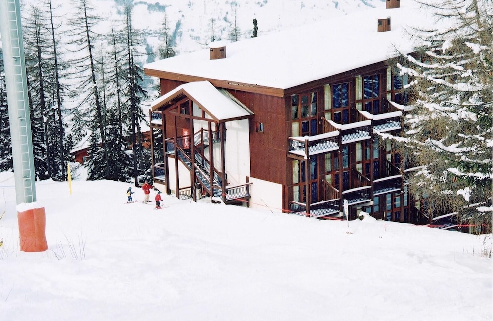 Ski In Ski Out Apartment: Les Arcs, Paradiski, French Alps
Summer Bike Golf Walk - Arc 1800