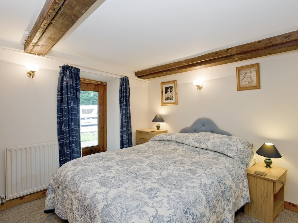 2 Bedroom Accommodation In Wayford Bridge, Near Stalham - Norfolk