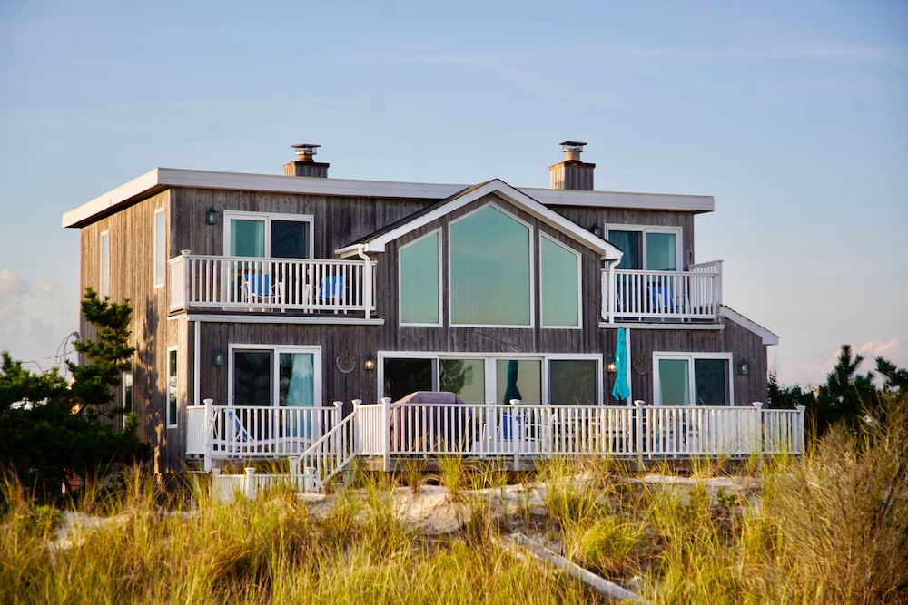 Oceanfront Home, Views From Each Room, Spectacular Sunrises And Sunsets - Wildwood lake, Riverhead