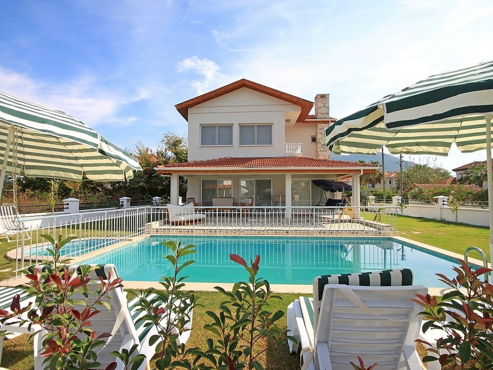 Modern 3 Bedroom Private Villa W/ Private Pool, Free Bicycles, Free Wi-fi, Safe - Dalyan