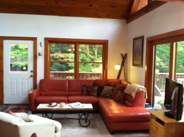 Log Cabin Chalet W/new 6-person Hot Tub Near Kaaterskill Falls & Nolakesolakeso - Tannersville, NY