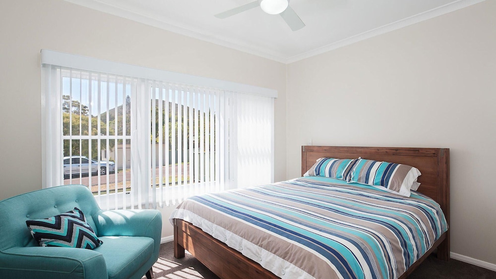 Sandy Shoal, 46 Rigney Street - Shoal Bay Beach Cottage With Aircon - Nelson Bay