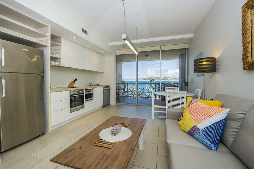 1 Bright Point Apartment 2203 - Picnic Bay