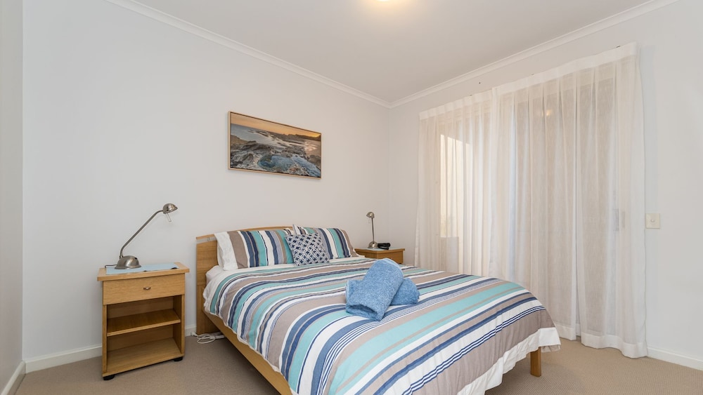 The Sails 8 - Linen Included - Central Location - Inverloch