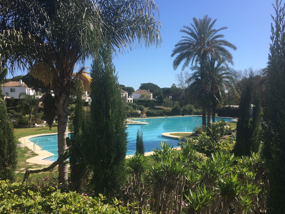 Modern First Floor Apartment - Wifi, Aircon, Family, Huge Pool - Costa del Sol Occidental