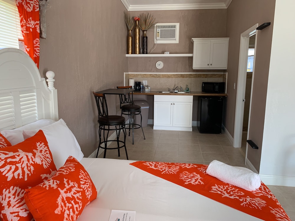 Rolle's Place Cabanas / Fresh Creek Property On Andros!<br>wifi /Cable /Kitchen /Ac - Caribbean
