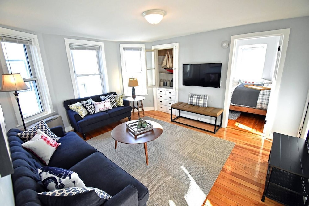 Convenient, Modern Thompson S Point 3-bed Flat - Cumberland, ME