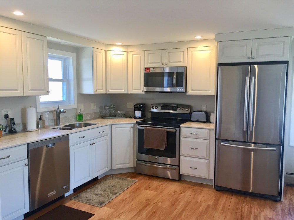 Cozy Home Located In The Berkshires! Pet Friendly With Fenced Yard. - Cheshire, MA