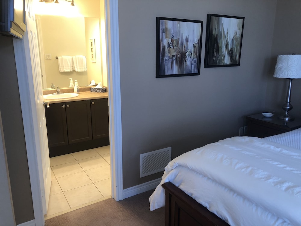 Modern Luxury Suite Near Historic Downtown Port Perry - Kawartha Lakes