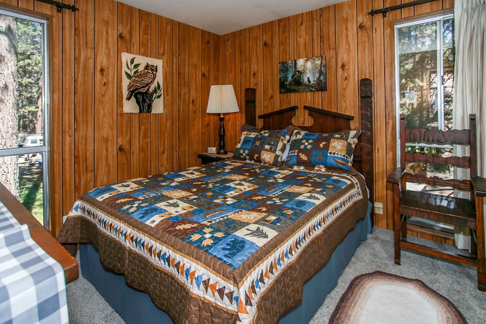Sky Krest - Located On A Quiet Street In The Middle Of Town, Games! Pool Table - Big Bear, CA
