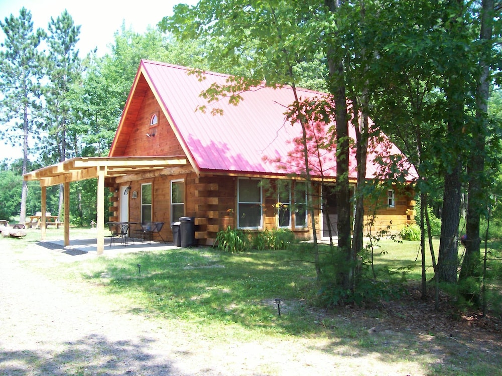 Private Red Roof Cabin - Rustic Log Cabin In The Woods! - Black River Falls, WI