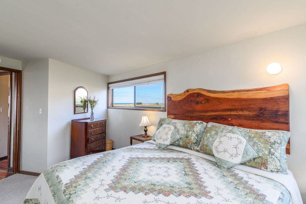 Bluff House | Hot Tub, Ocean Views & Wi-fi - Sea Ranch, CA