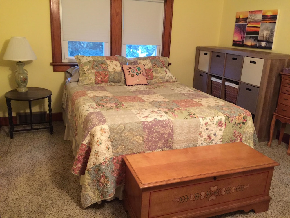 1.3 Miles From Nd Campus! Short Walk Or Bike Ride Straight Down Twykenham. - Indiana (State)