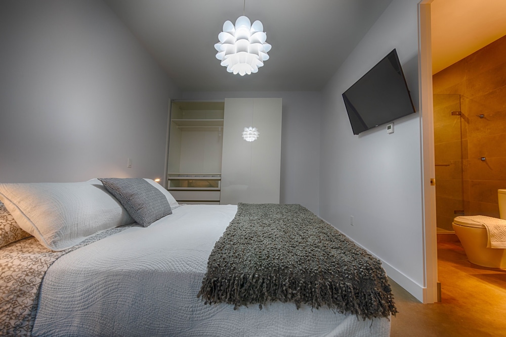 Modern 3 Bedroom, 3 En Suites, Dog Friendly Loft With Boat Mooring In Mckinley - 基洛納
