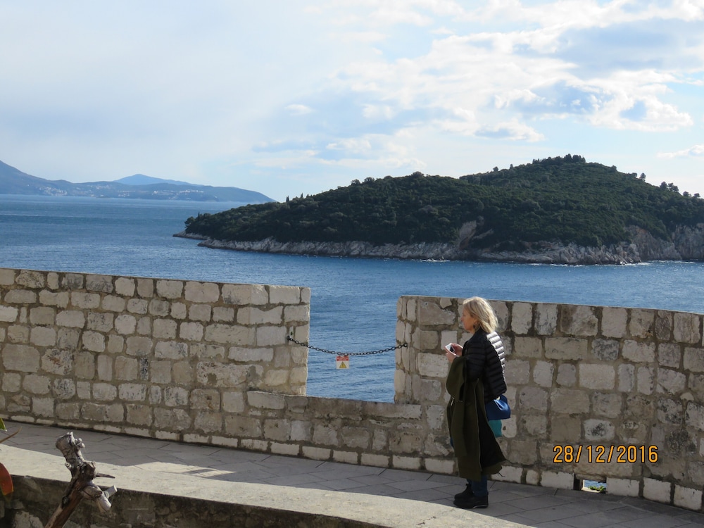 Gemütliches Familienhaus An Der Stadtmauer Von Dubrovnik An Der Südseeseite Mit Herrlicher Aussicht. - Dubrovnik