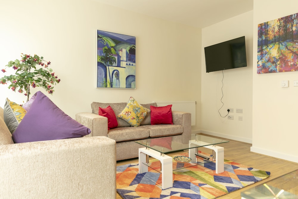 Addenbrookes Townhouse with Free Parking - 5 mins walk to Trumpington & Papworth Hospitals & Sleeps 6 - Cambrige (UK)