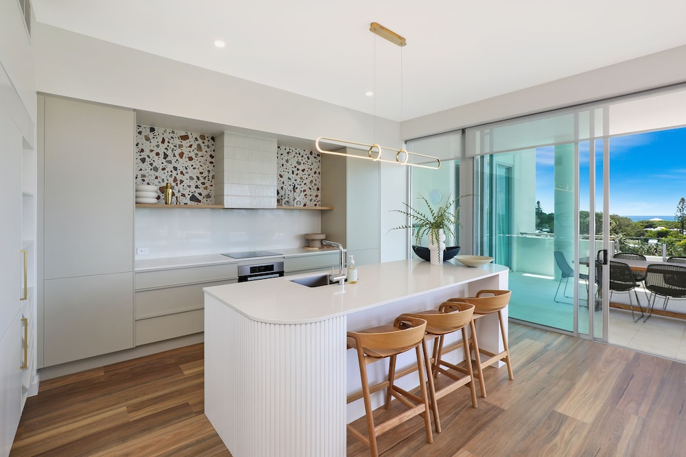 2 Bedroom Sea & Pool View Coolum Beach Apartment - Queensland
