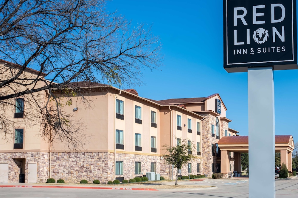 Comfort Meets Affordability At Red Lion Inn & Suites Mineral Wells! Onsite Pool! - Cool, TX