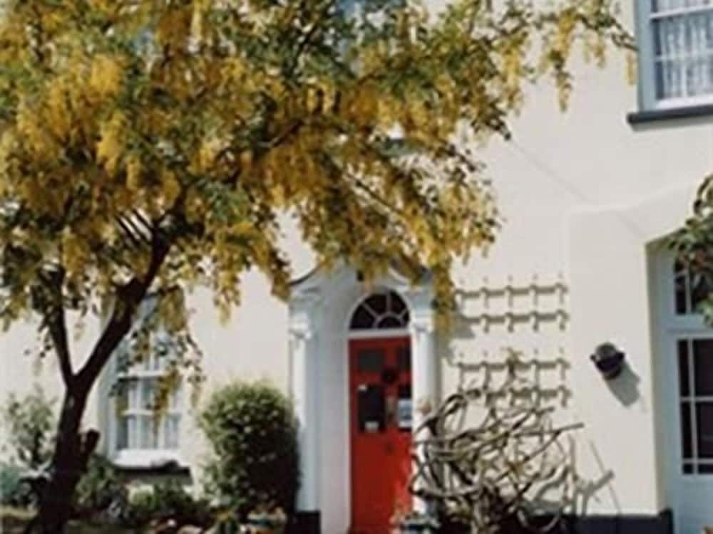 College Guest House - Pembrokeshire