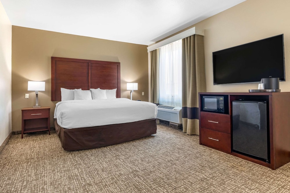 Comfort Inn & Suites Near Lake Lewisville - Denton, TX