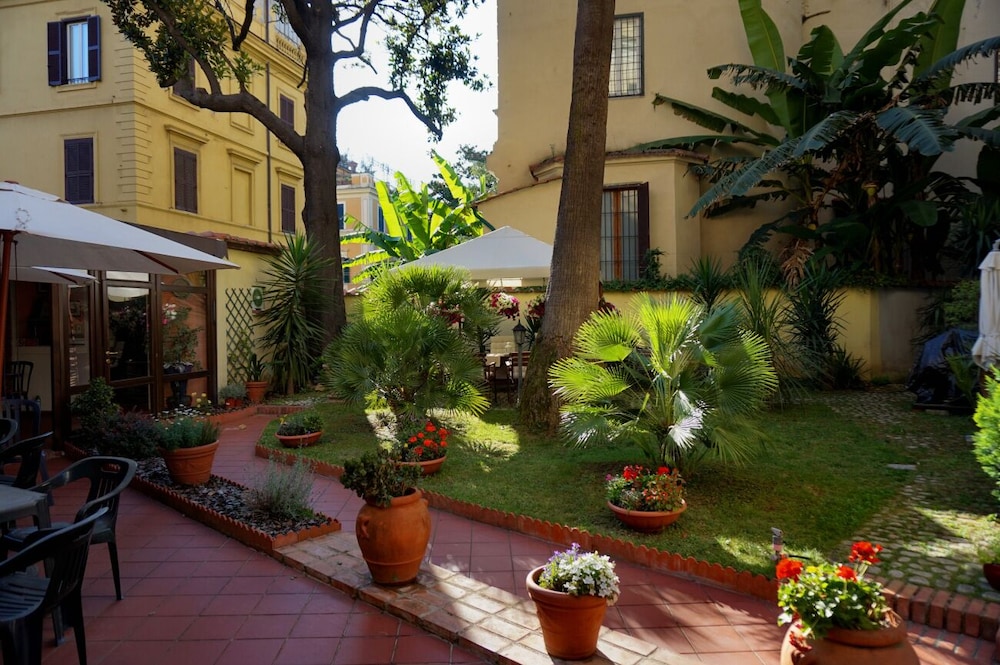 Green Hotel - Monti