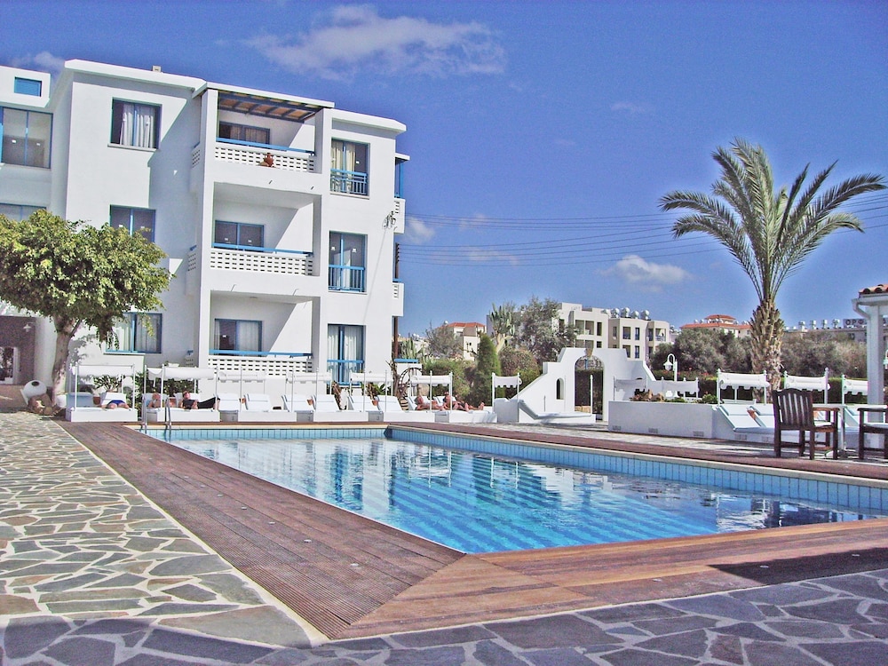 Tasmaria Aparthotel - Paphos