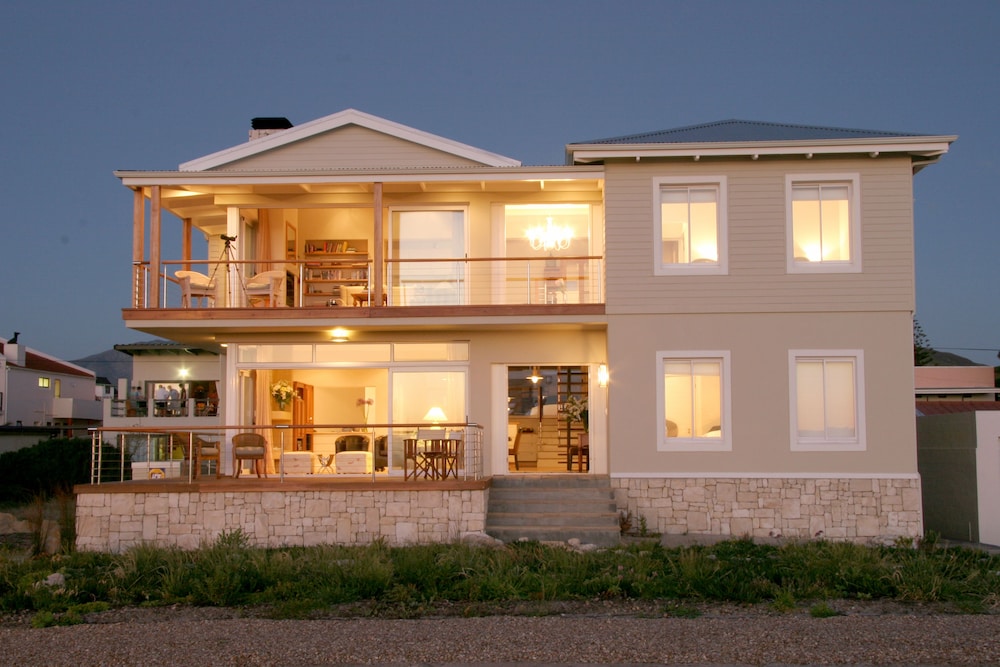 138 Marine Beachfront Guesthouse - Onrus