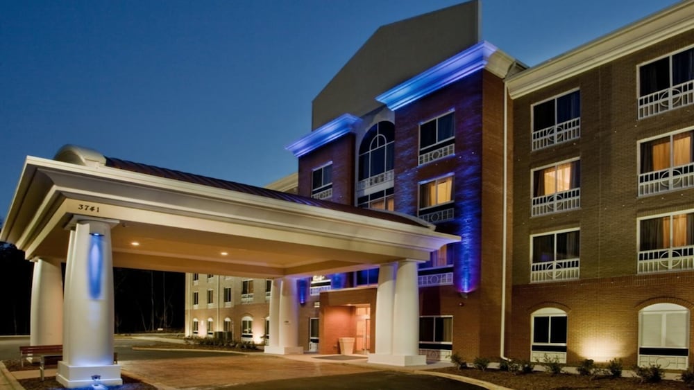 Holiday Inn Express Hotel & Suites Raleigh Sw Nc State, An Ihg Hotel - Raleigh, NC