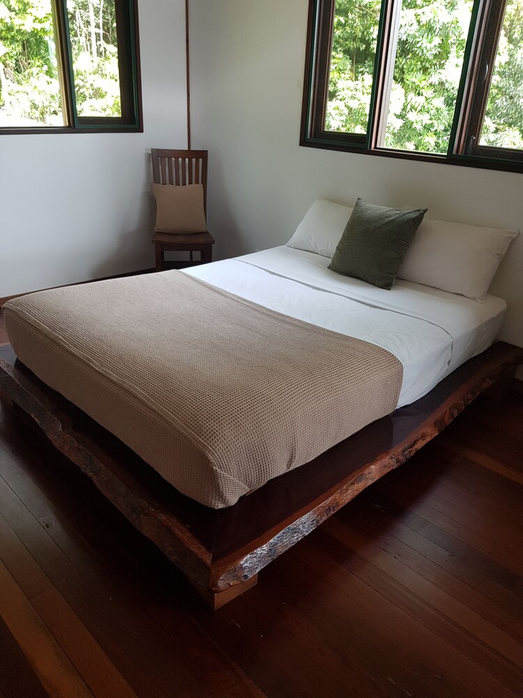 Daintree Holiday Homes - Yurara - Ocean Views And A Luxury Spa Bath For Two - 澳洲
