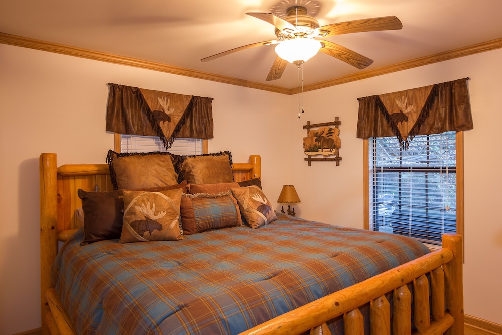 Private, Super Fast Wifi Free, Nfl Sunday, Videoarcade, Fishing & 2 Pools, Gated - Wears Valley, TN