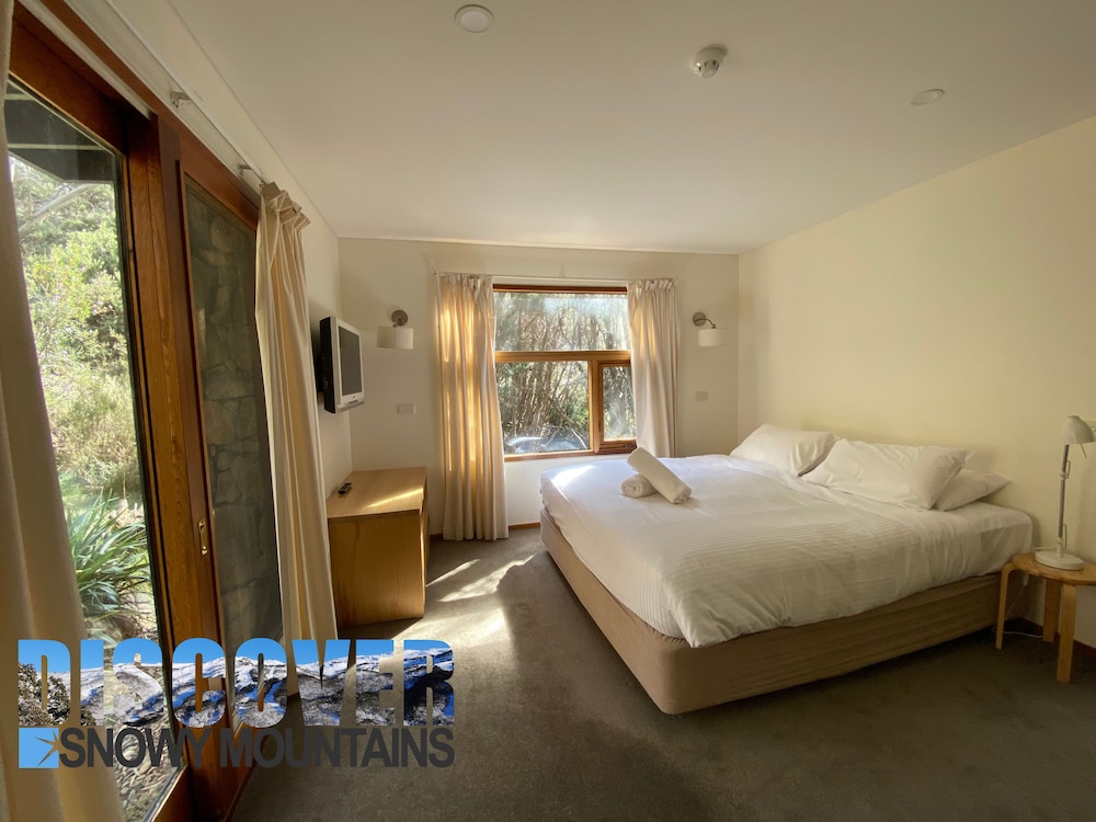 Cascades Close Thredbo Chalet With One Of The Best Outlooks In Thredbo - Thredbo