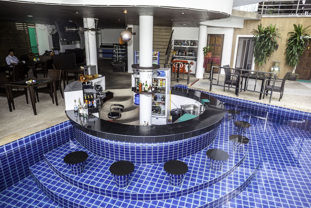 Patong Deluxe Apartment Mit Meerblick, Swimup-bar Und Restaurant Am Pool Und Fitnessstudio - Phuket