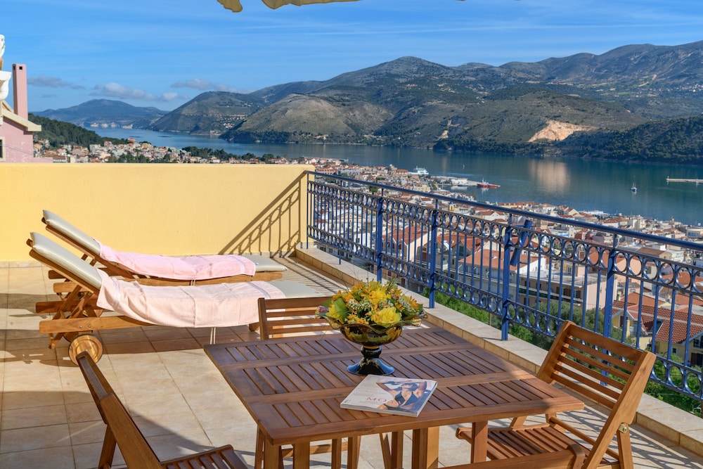 Panoramic Sea Views. Private Terrace. Walking Distance To Center And Beaches. - Cephalonia