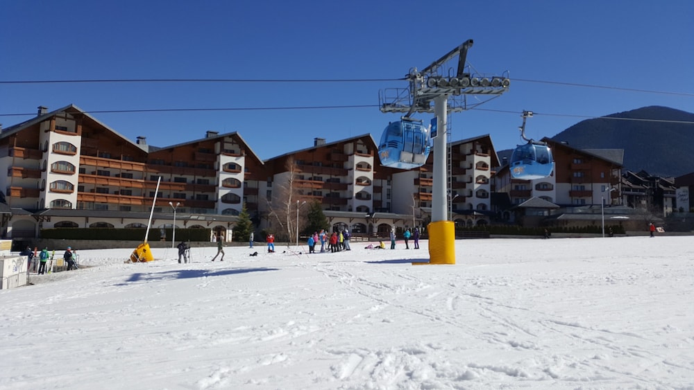4* Fully Furnished 2 Bed Self-catering Apartment - A Stone's Throw From Gondola. - Bansko