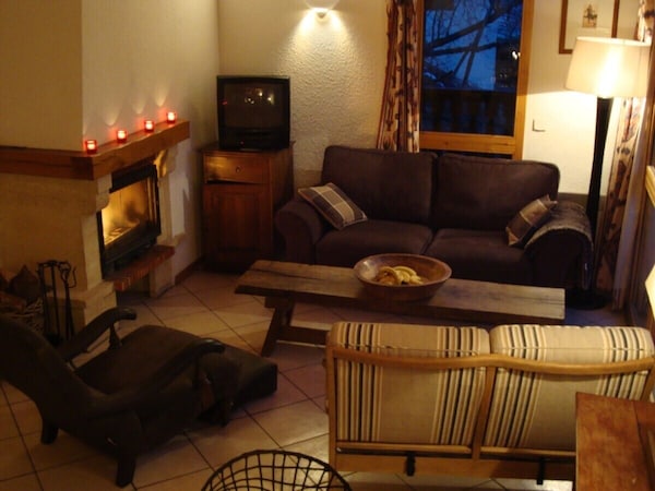 Superb Self Catered Ski Chalet In Tignes-les-brevieres 50m From Lift - Tignes