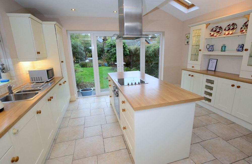 Lovely House With A Mature Garden And Is Fully Serviced And A Home From Home - Northern Ireland