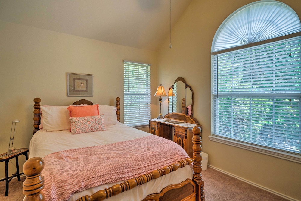 Austin Home W/ 2 Furnished Decks: Near 2 Lakes! - Cedar Park, TX
