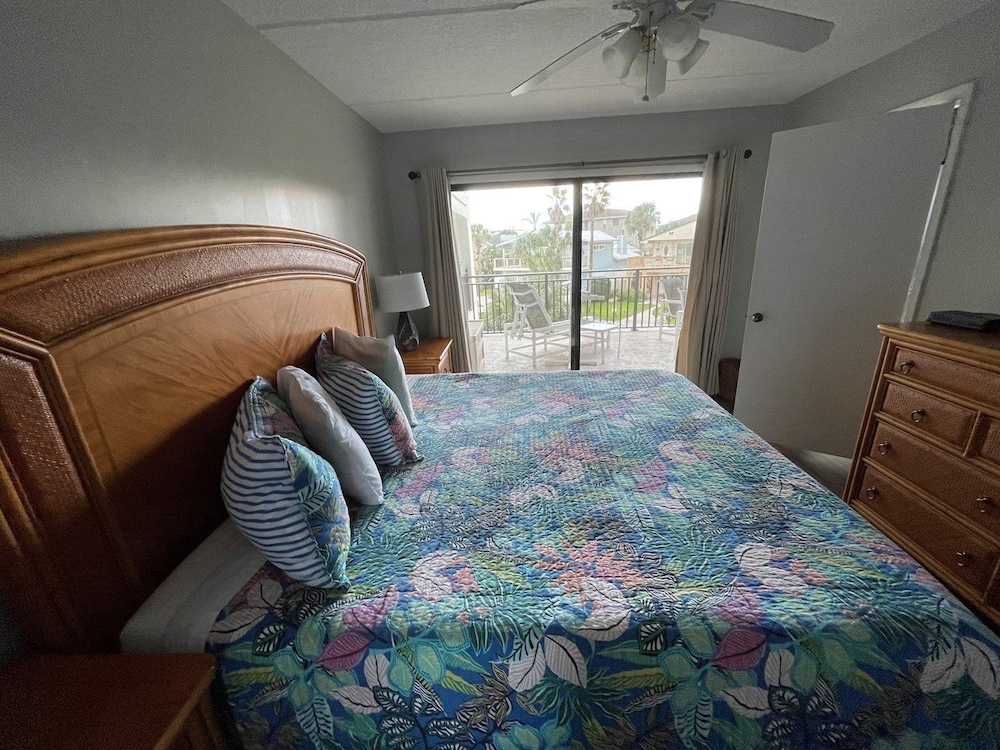 Island South 27- Updated, Spacious 2 Bedroom Condo With Ocean View, Pool And - St. Augustine Beach, FL