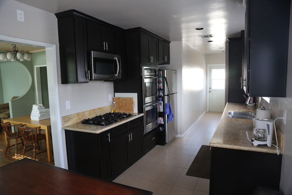Quiet, Large Remodeled Family Home In Very Quiet Residential Area - No Smoking - Culver City, CA