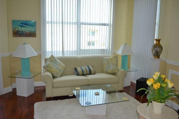 Palm Beach Area Water View Penthouse Special Rate For April 5th-may 5th, $2,800. - Lake Worth, FL
