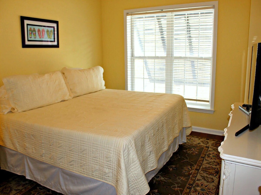 River Walk ~ Relax With Folly River Views Pool And Dock Access - James Island, SC